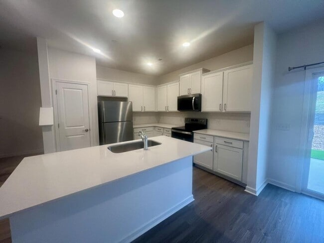 Building Photo - 7120 Mapleside Ln