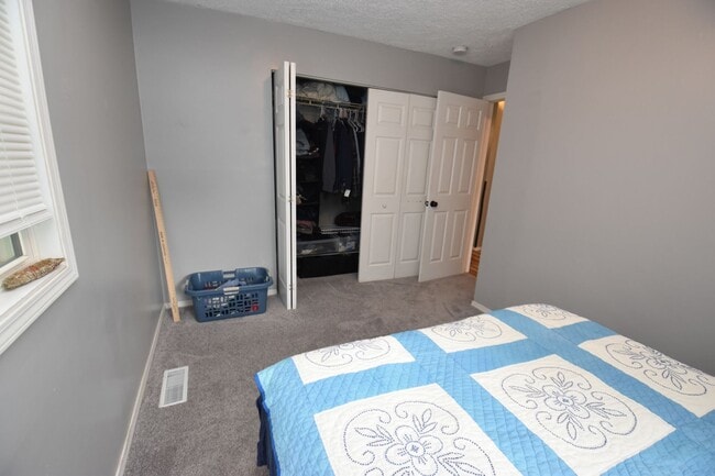 Building Photo - Updated ranch style home in McKinley Terrance