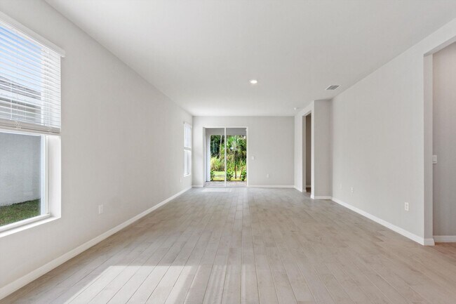 Building Photo - Deposit-Free! Modern, energy efficient hom...