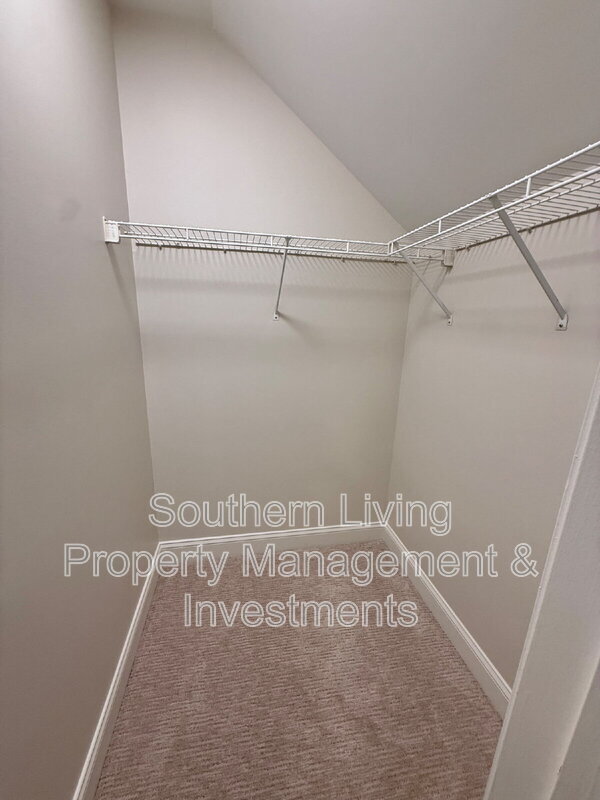 Building Photo - 8811 Roseton Ln