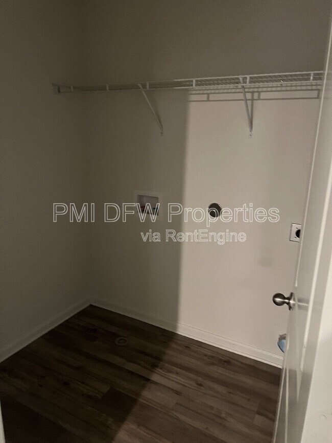 Building Photo - 640 Aqueduct Dr