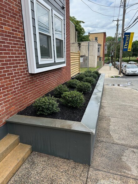 Building Photo - 256 N 32nd St