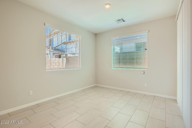 Building Photo - 9405 E Saturn Ave