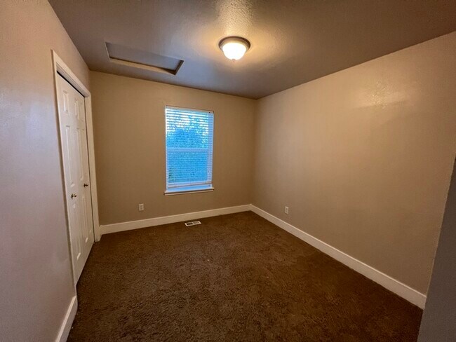 Building Photo - Great 3 bedroom in Central Meridian