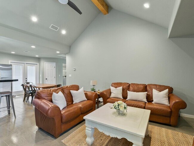 Building Photo - 6301 Hunterwood Dr