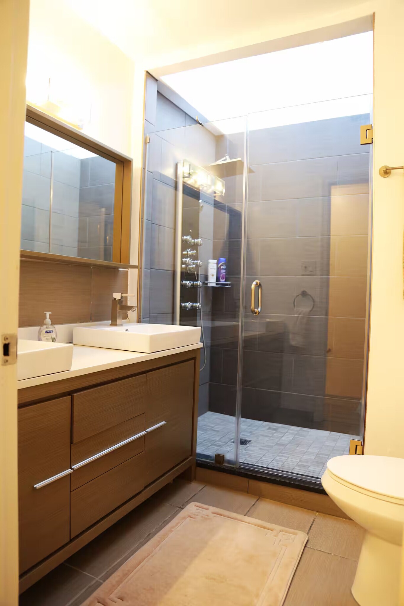 bathroom - 1532 2nd St SW