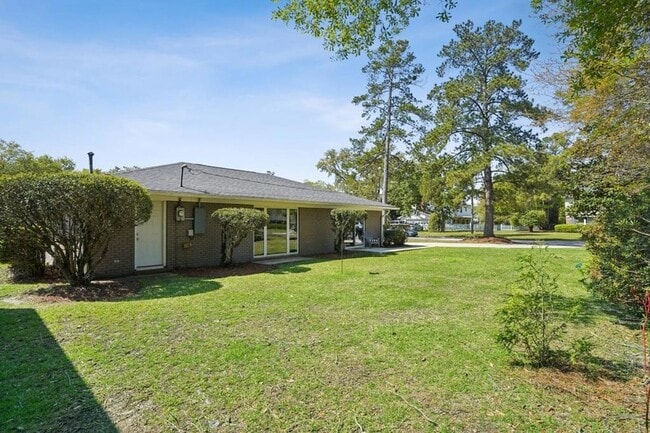 Building Photo - 102 N Dabney Dr