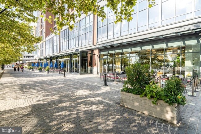 Building Photo - 45 Sutton Square SW