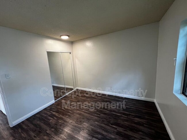 Building Photo - 475 E 61ST St