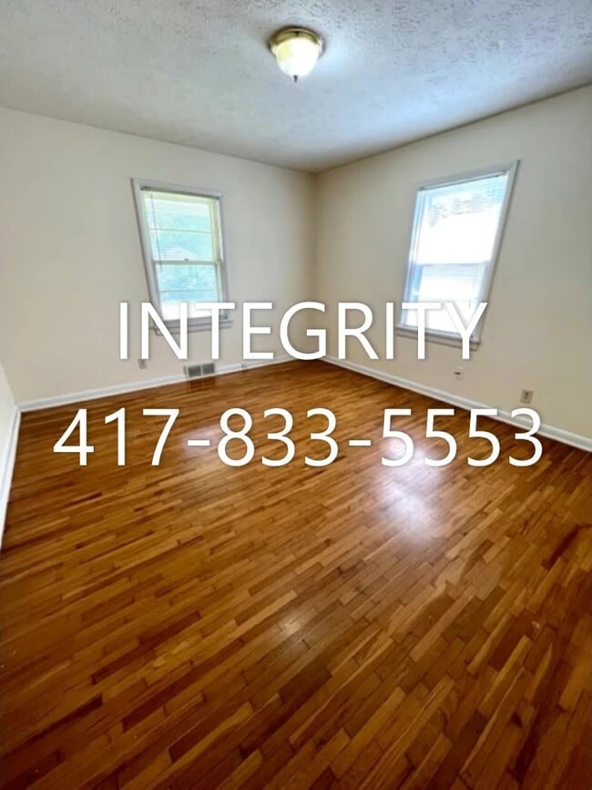 Building Photo - 1537 N Kentwood Ave