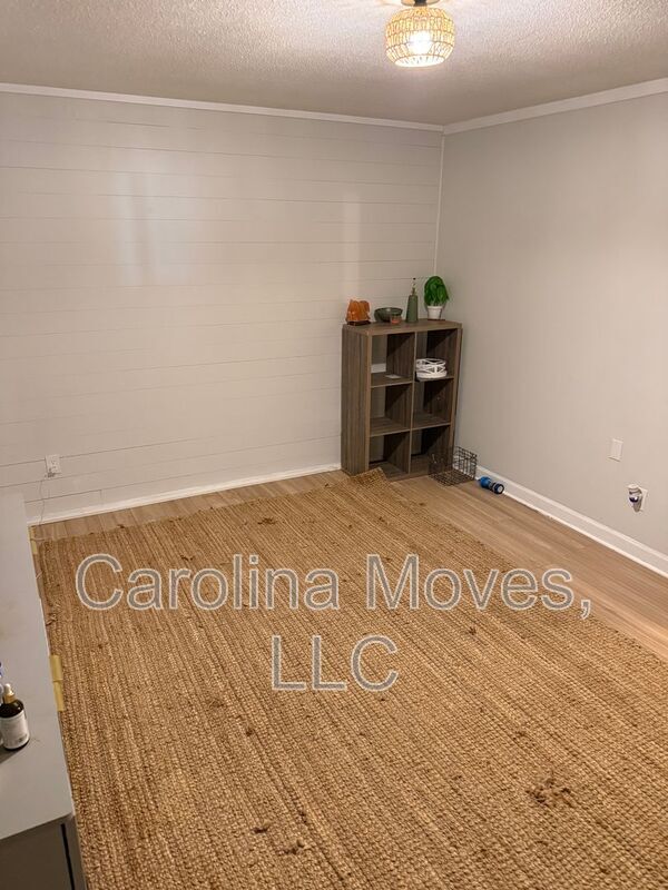 Building Photo - 1004 Blanton Pl