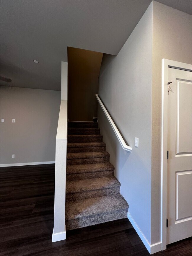Building Photo - Spacious 4-Bedroom Townhome with Loft, Che...