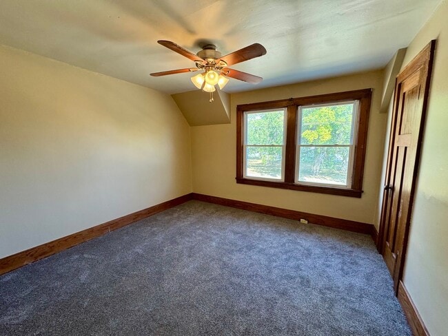 Building Photo - 2 Bed, 1 Bath Townhome Across from Stephens Park – $1,200/month (All Utilities Except MidAmerican...