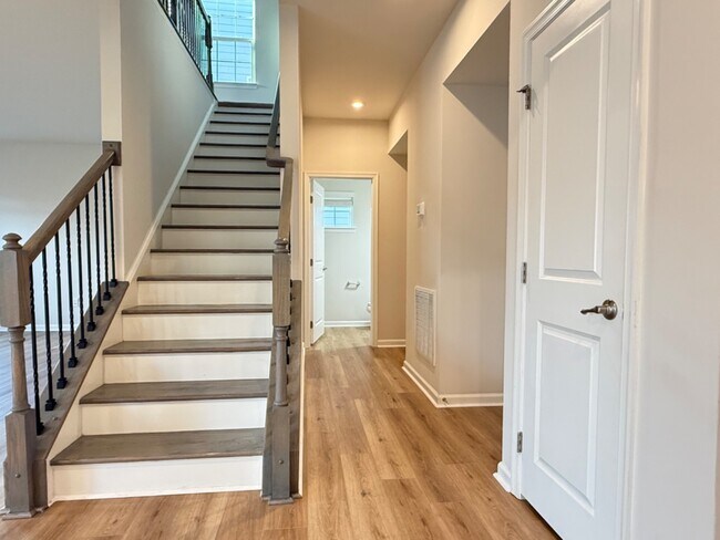 Building Photo - 3 Bedroom Single Family House for Rent