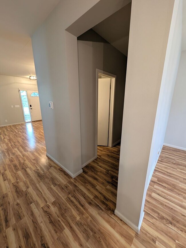 Building Photo - 908 S Mineral Dr