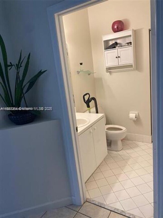 Building Photo - 2106 NE 40th Ave