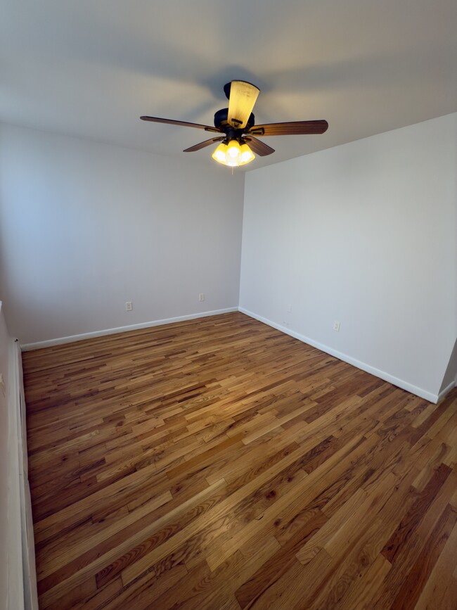 Living room - 9517 Rockaway Beach Blvd