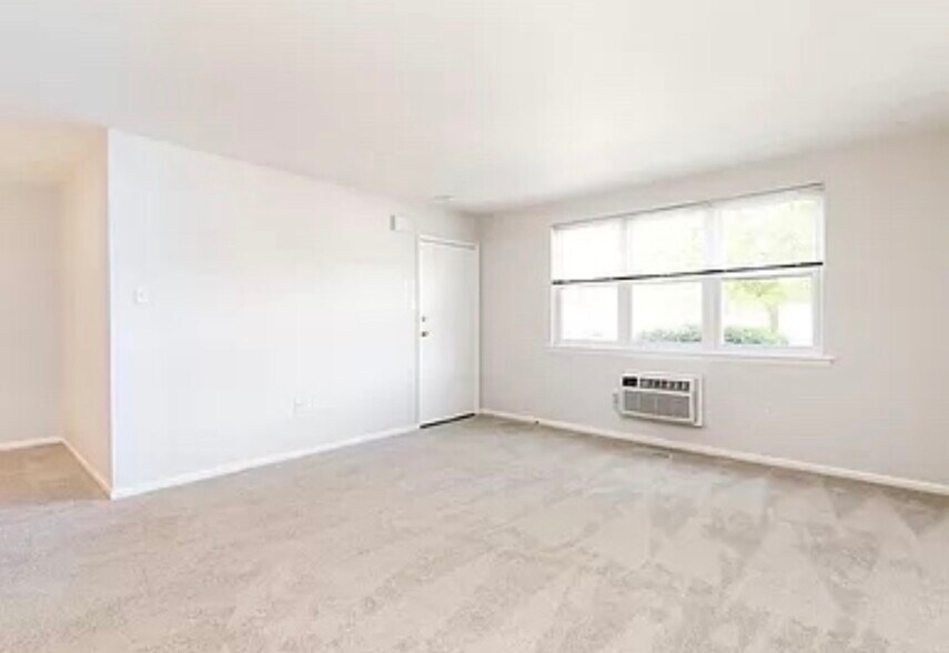 Building Photo - 3963 Rowena Dr