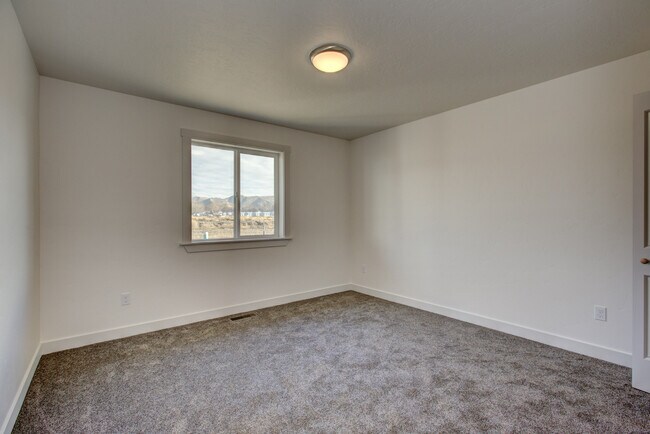 Building Photo - 1342 S Justice Ave