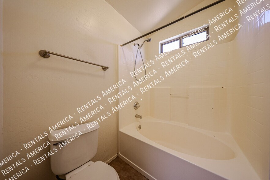 Building Photo - 10060 E Capri Ave