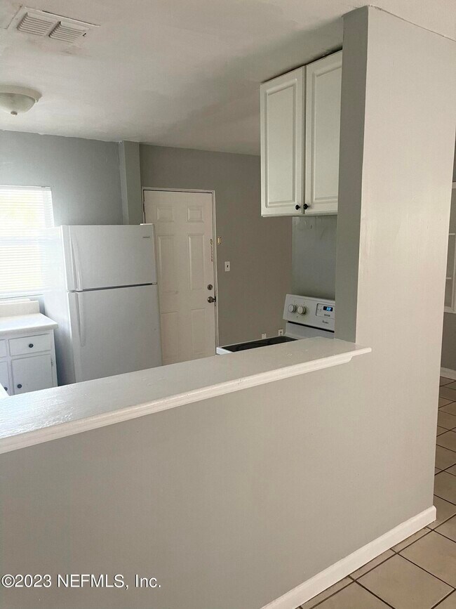 Building Photo - 5467 Windermere Dr