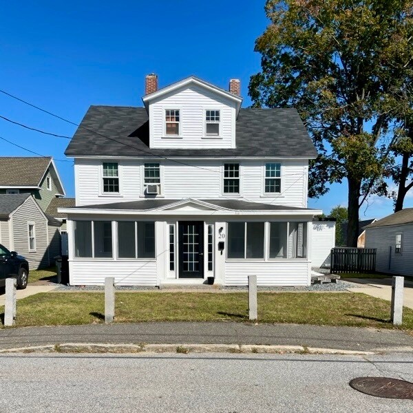 There is a shared sunporch at the front of the building that also has direct entry to the unit. - 20 Chapel St