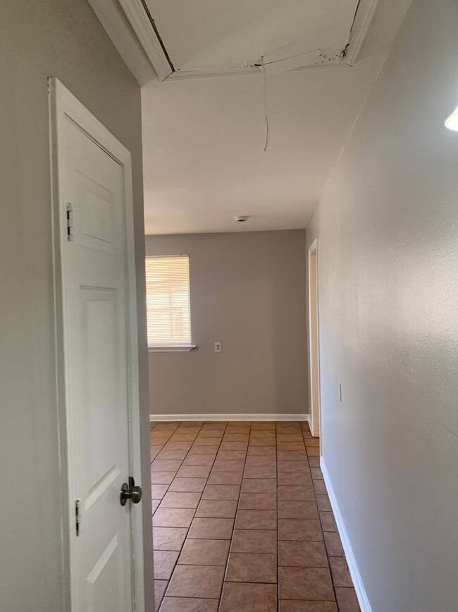 Building Photo - 8710 Dinkins St