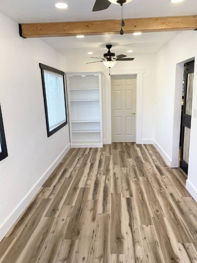 Building Photo - 111 16th Ave S