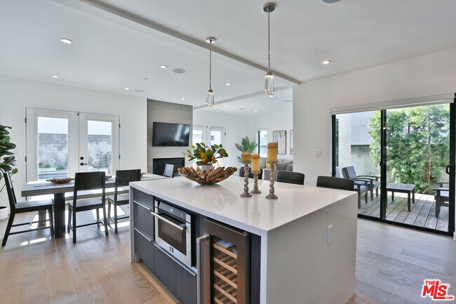 Building Photo - 1622 S Mansfield Ave