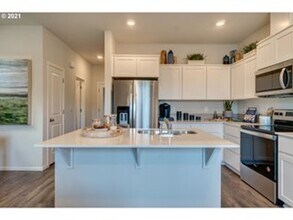 Building Photo - 3 Bed 2.5 Bath Home in Vancouver! Stainles...