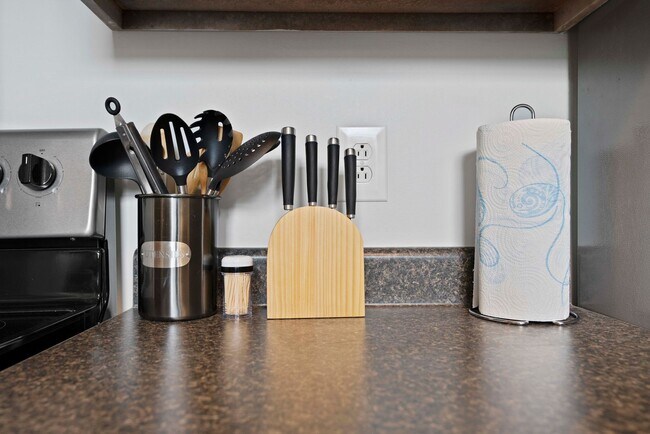 Building Photo - 3415 Oak Lawn Dr