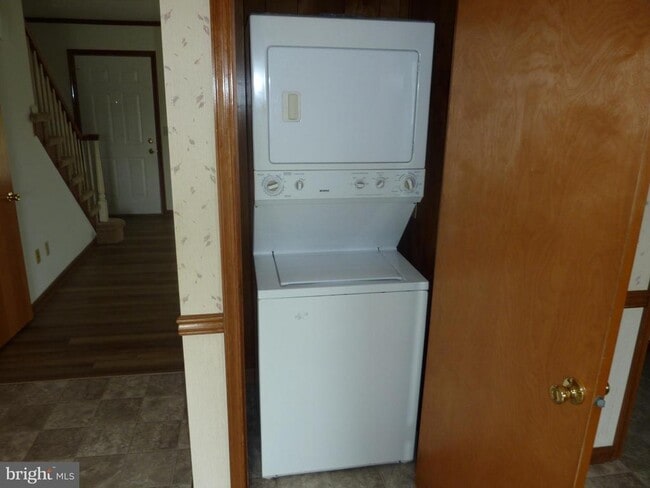 Building Photo - 1008 Sumac Cir