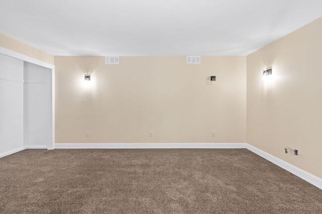 Building Photo - 1543 Estee Ave
