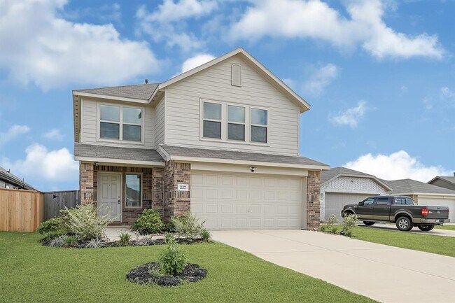 Building Photo - 227 River Grv Ct