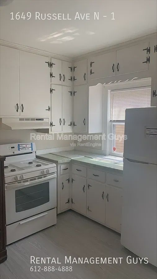 Primary Photo - 1649 Russell Ave N