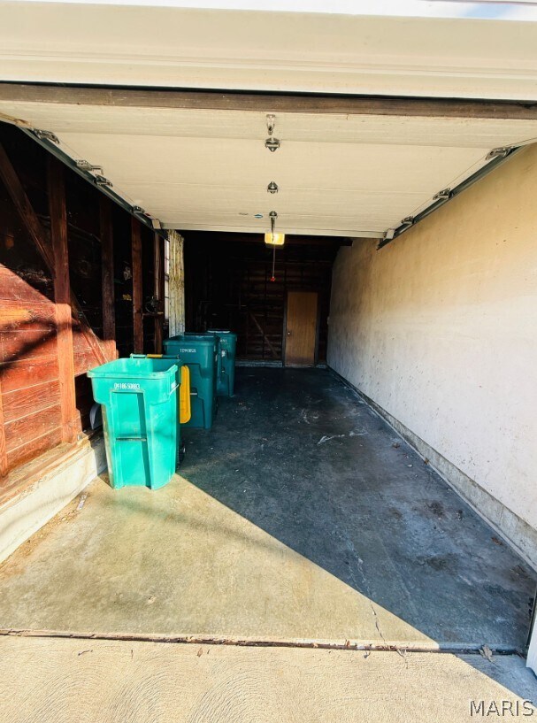 Building Photo - 9720 Gloucester Dr