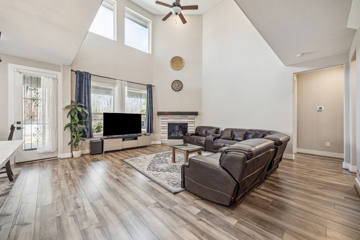 Building Photo - 17547 Harper's Way