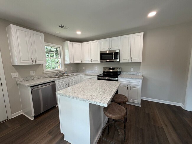 Building Photo - 228 College Dr