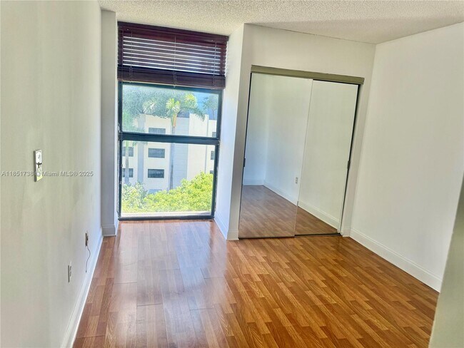 Building Photo - 2501 Brickell Ave