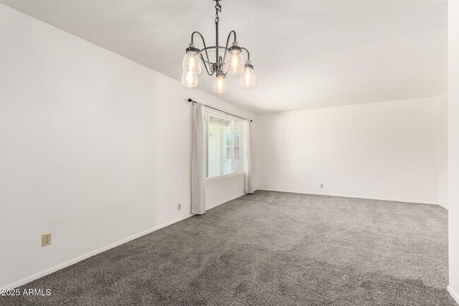 Building Photo - 11621 N 39th St