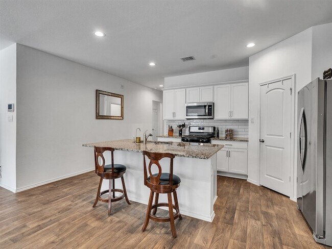 Building Photo - 2521 Honey Nest Ln