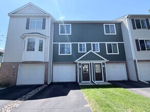 Building Photo - Modern 2-Bedroom Townhome in Apple Valley with Private Patio!!