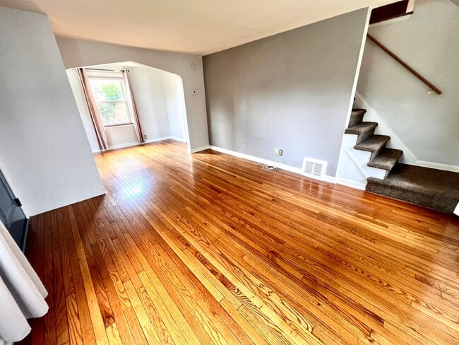 Building Photo - Sewickley - 3 Bedroom 2 Bathroom - Charmin...
