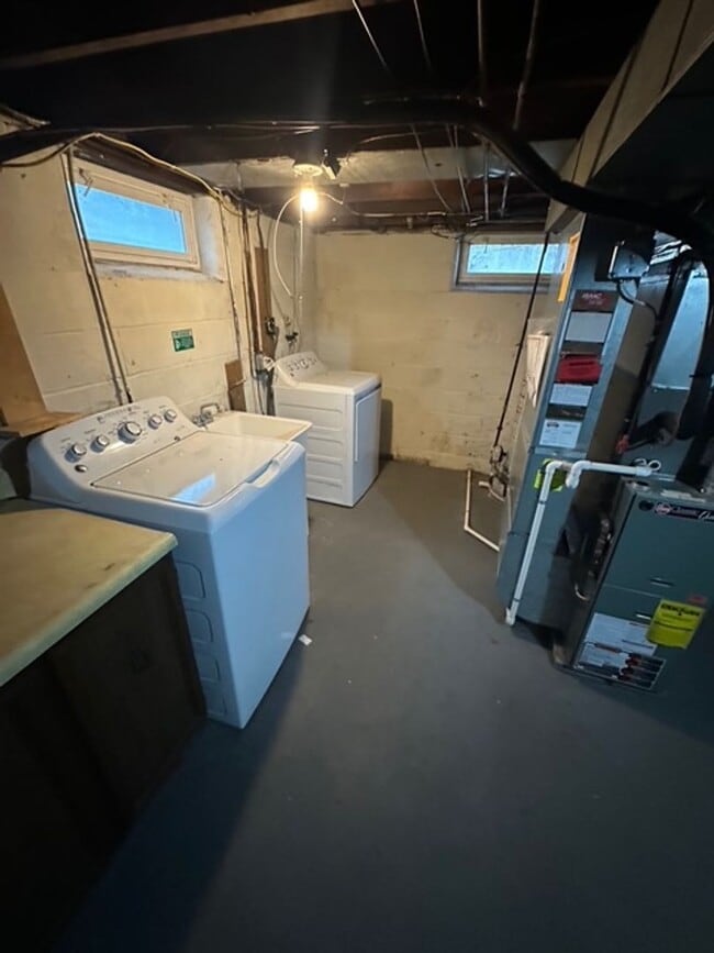 Building Photo - 11 Hedge St