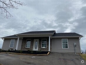 Building Photo - Now available 3 bedroom 2 bath single fami...