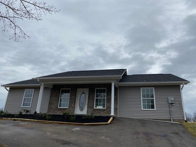 Primary Photo - Now available 3 bedroom 2 bath single fami...