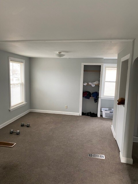 Building Photo - 820 S 114th St