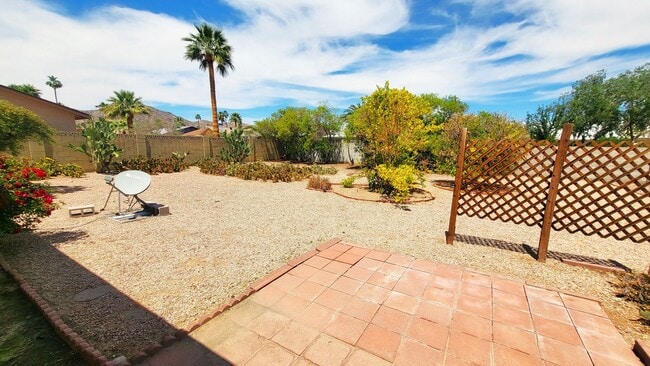 Building Photo - AFFORDABLE 55+ ADULT HOME IN AHWATUKEE!
