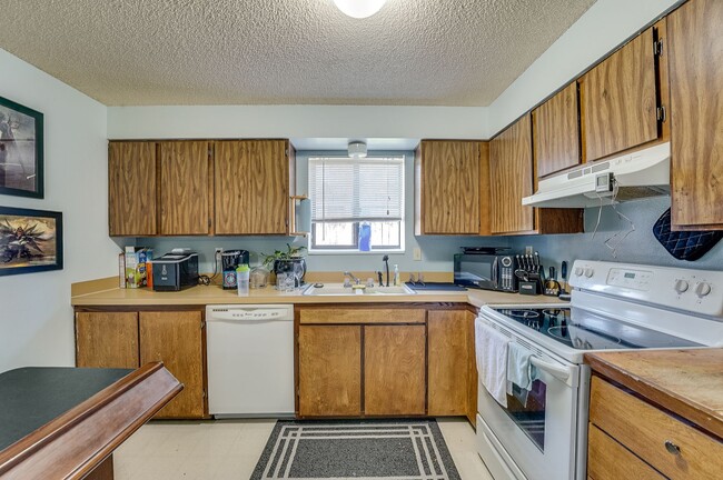 Building Photo - 2-Bed, 1-Bath Condo in Great Fort Collins ...