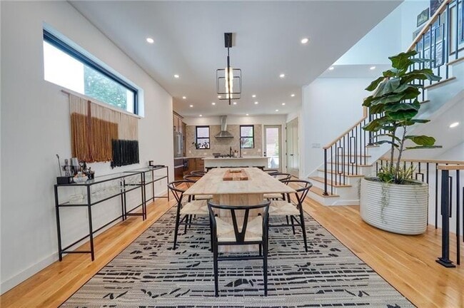 Building Photo - 829 Barnett St NE